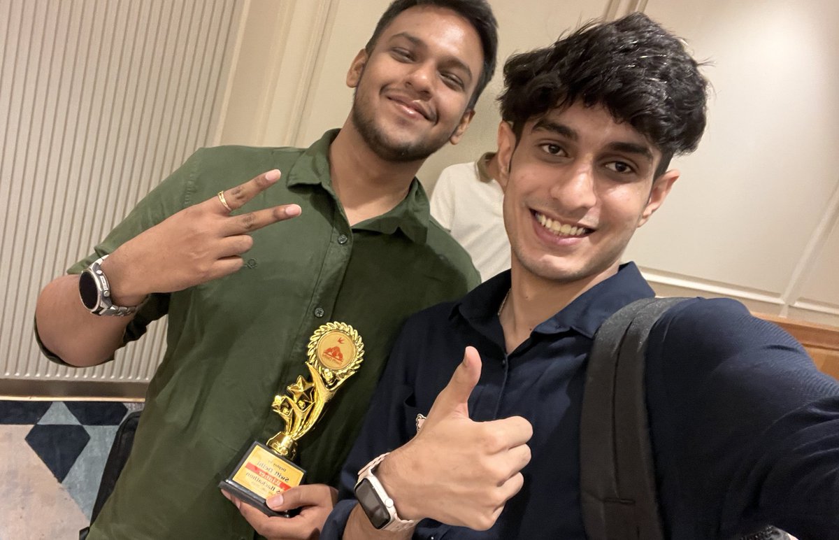 arjunxpratap's tweet image. Mandatory pic with the @IndeHub x @swiftdelhi  Hackathon Semi-finals winner @rudrankriyam  🚀 rocked with his Zenther AI app
Learnt so much about using the latest Foundation models!!