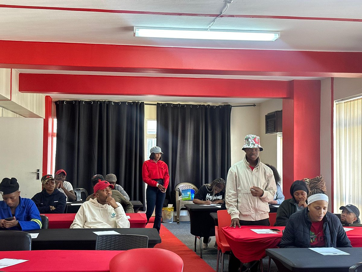 EFFYouthWC's tweet image. ♦️In Pictures♦️
EFF Youth Command Western Cape Provincial Youth Interim Leadership Core held a weekly reporting meeting. We are ready, Sodibana ebaleni ✊🏾
#EFFTurns12