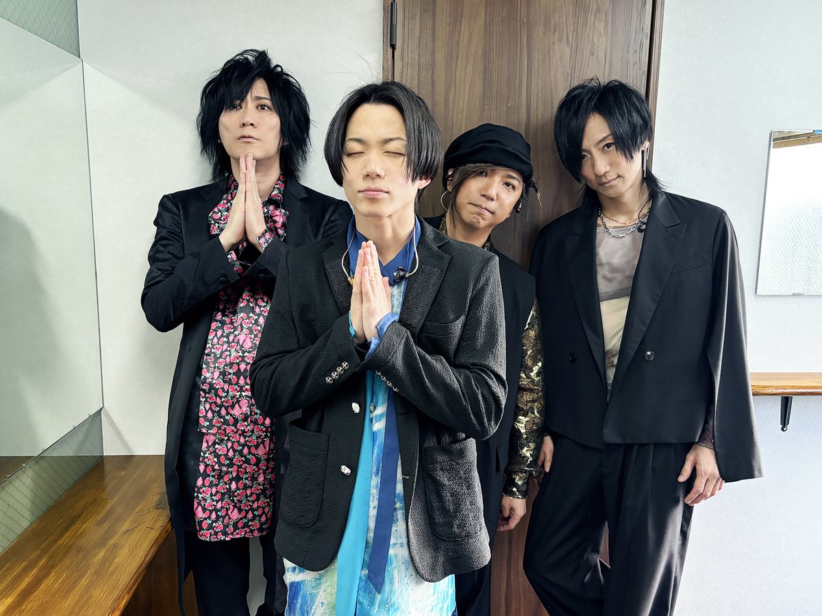 Waive_info's tweet image. 🌊THANK YOU WAVE‼️
📣大阪DAY-1‼️
----------
⚡ツアー6本目終了⚡
本日の大阪FC限定公演にお集まりいただいた皆さまありがとうございました🤟
正真正銘、故郷大阪は激熱でした🔥
.
📢明日はツアー7本目
7月20日(日)大阪BIGCAT
開場15:45/開演16:30
.
🎫当日券販売決定❗️
⏰15:45より会場窓口にて販売…