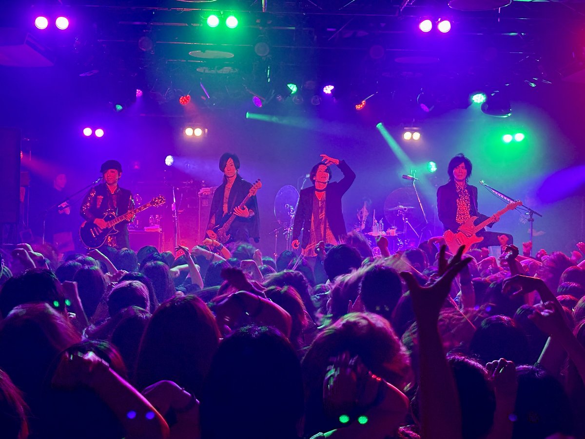 Waive_info's tweet image. 🌊THANK YOU WAVE‼️
📣大阪DAY-1‼️
----------
⚡ツアー6本目終了⚡
本日の大阪FC限定公演にお集まりいただいた皆さまありがとうございました🤟
正真正銘、故郷大阪は激熱でした🔥
.
📢明日はツアー7本目
7月20日(日)大阪BIGCAT
開場15:45/開演16:30
.
🎫当日券販売決定❗️
⏰15:45より会場窓口にて販売…
