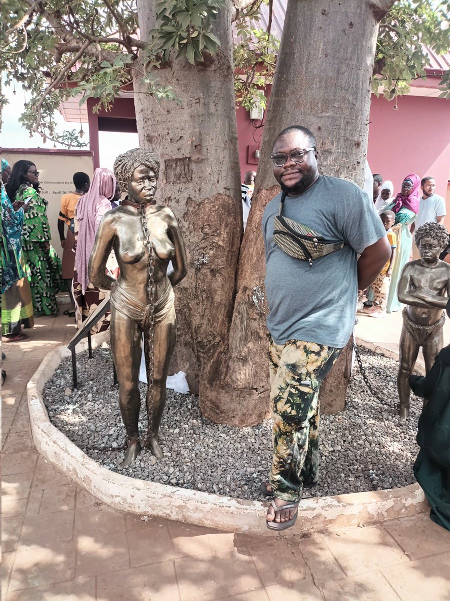 MystiqMike's tweet image. The baobab tree 🌳 often served as the formidable item slave raiders and traders tethered enslaved men, women and children to in de Savannah fields the North boasts of. It provided shelter against the scorching sun while serving as holding cell
#blakkpeppertours @blakkpeppertins