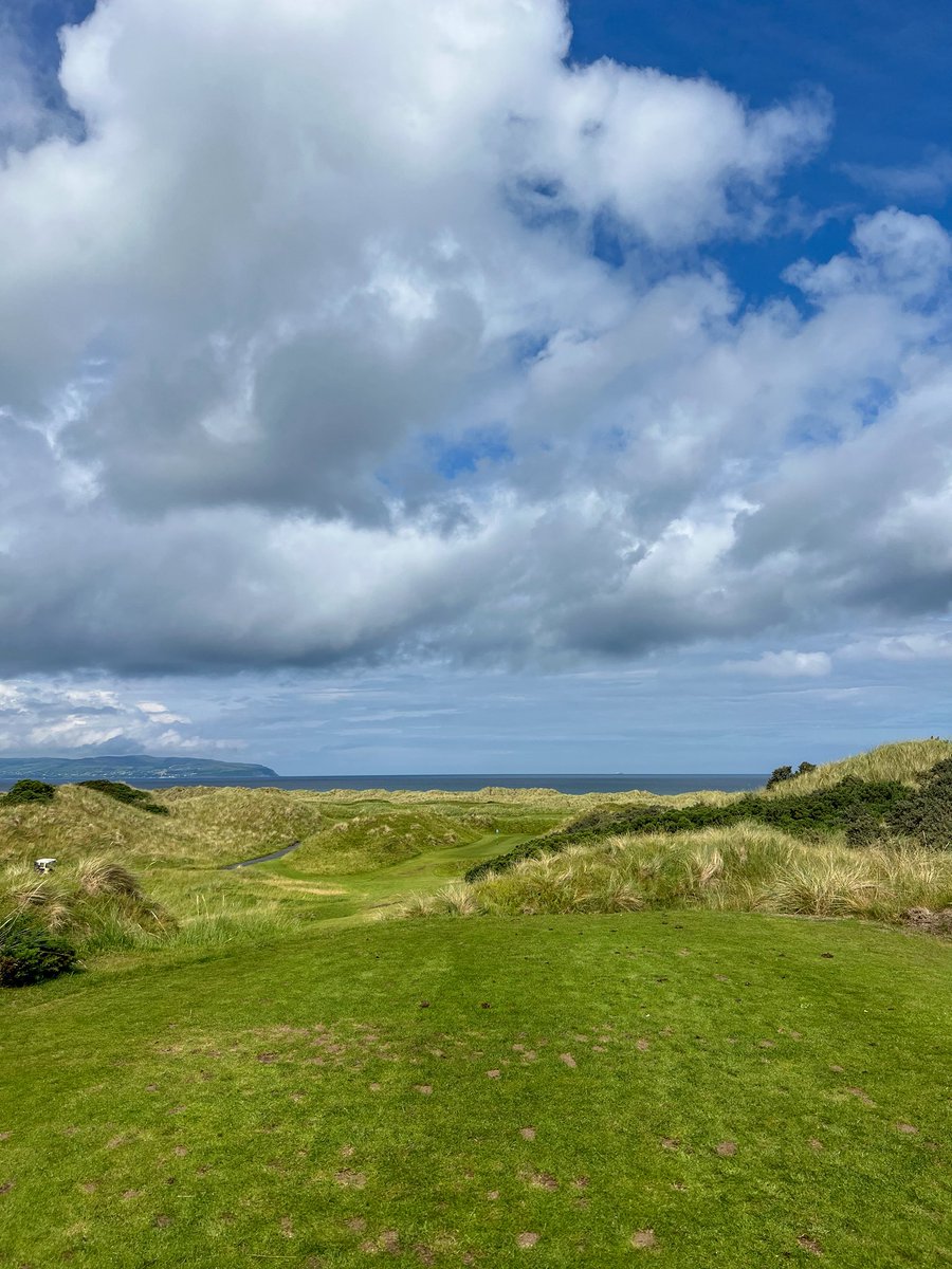 PaulHodowanic's tweet image. Lovely start to the day, squeezing in 9 at Castle Rock’s wild Bann course.
Locals Taylor and Stevie showed me around, they’re headed to watch Rory try and chase down Scottie Scheffler.
Let’s have a day!