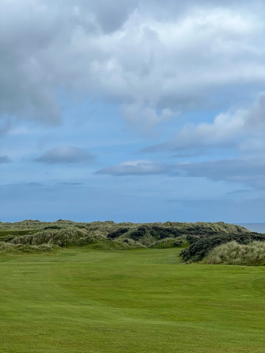 PaulHodowanic's tweet image. Lovely start to the day, squeezing in 9 at Castle Rock’s wild Bann course.
Locals Taylor and Stevie showed me around, they’re headed to watch Rory try and chase down Scottie Scheffler.
Let’s have a day!