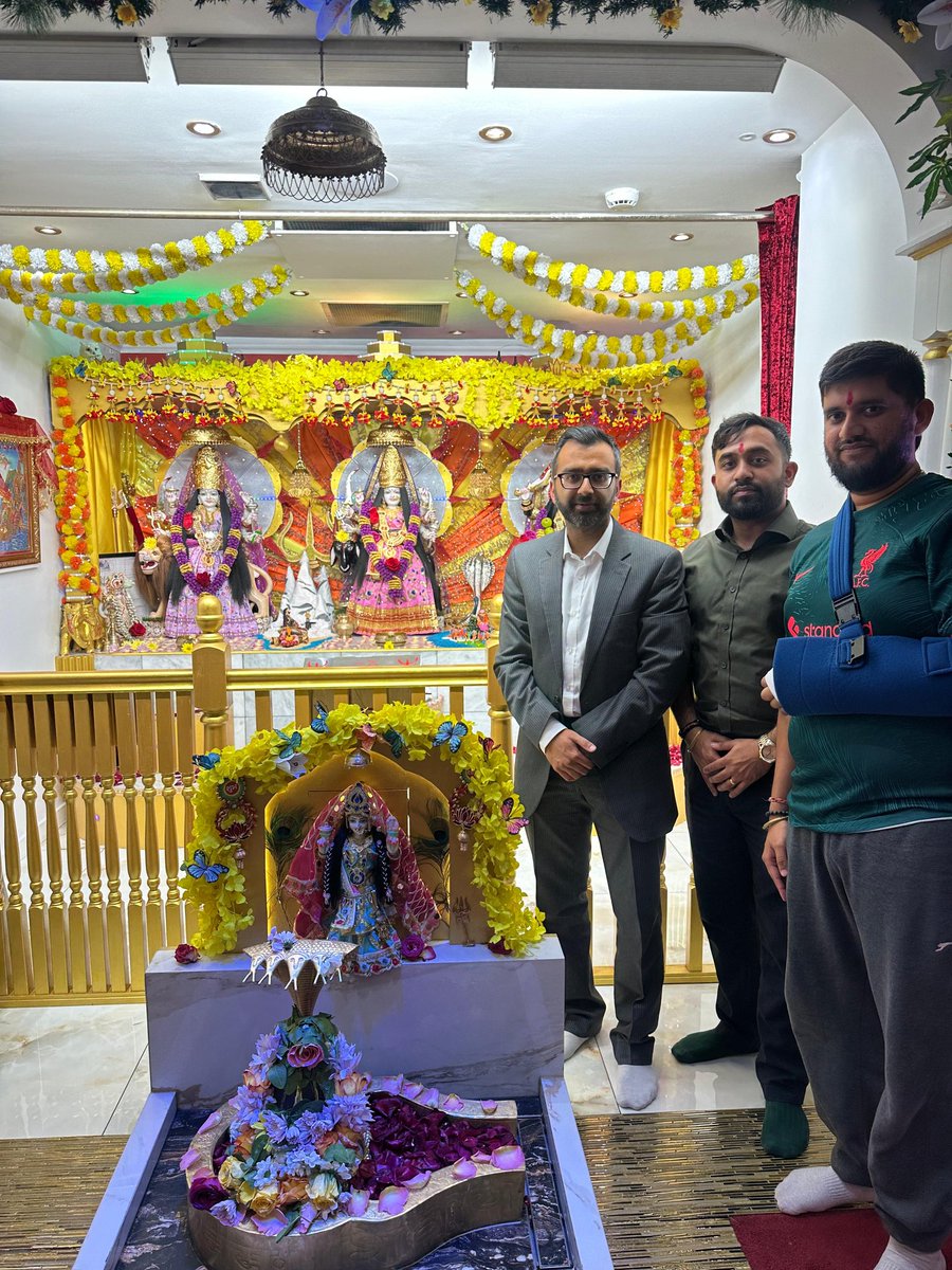 KrupeshHirani's tweet image. I recently visited Shiv Shakti Maa Meldi Temple in Wembley where there was a knife attack.
The heroics of Himesh, Vishal and others prevented a wider tragedy as the Temple was full at the time of the incident. 🙏🏽