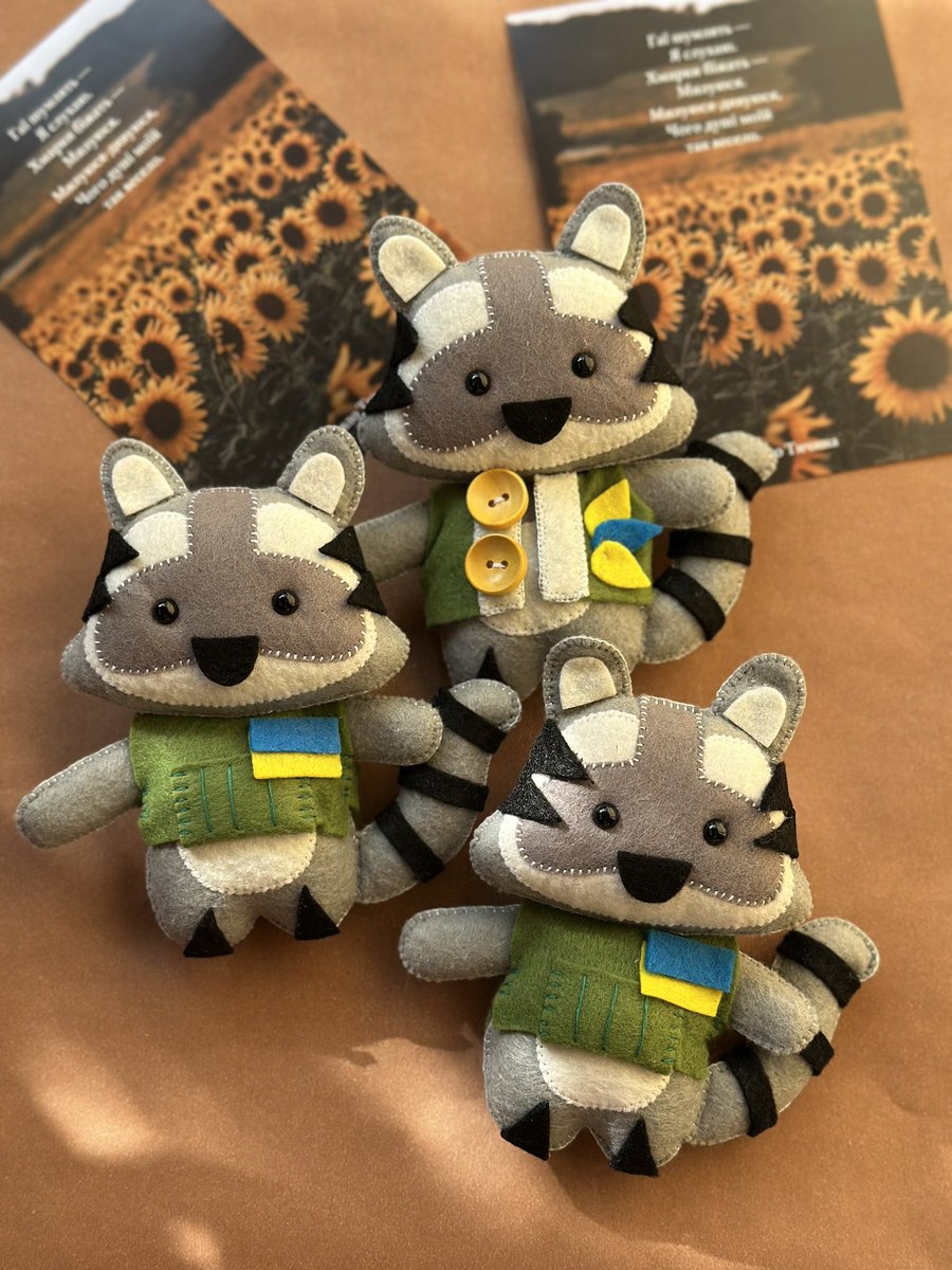 Catyunya_'s tweet image. Hi! I'm Kateryna from 🇺🇦 Ukraine, and I bring animals from all over the world to life – in the form of handmade felt toys!
🐿️ Over 50 unique toys
🤎 Carefully handcrafted
🌍 Worldwide shipping with love
📩 Message me to view the catalog or order a custom creation!
