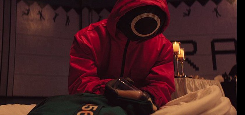 PuryWizzy's tweet image. Squid game Season 01 storyline yake ilikuwa nzuri na ya kitofauti sana that&apos;s why ilitikisa,ingeishia  season moja tu ,,sema Netflix  si  mnawajua  ?? Wamefanya the same thing kama Money Heist Kule mwishoni,btw si mbaya wamejitahidi , we umeionaje Season 3 ? Umependa kitu gani ?