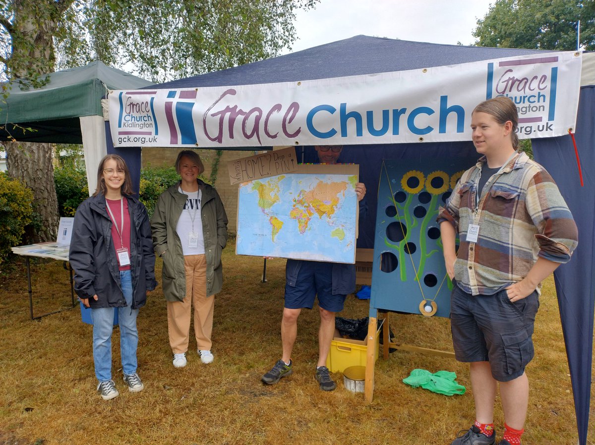 Slightly soggy start to Kidlington Gala! But once the rain eased it's got busier. Great to take part. <a href="/gckidlington/">Grace Church Kidlington</a>