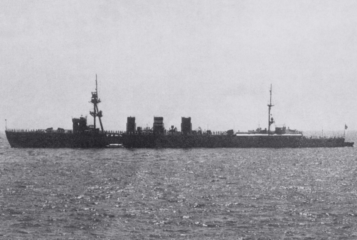 DramaWarship's tweet image. Date: August 24, 1933. Location: The Tokyo Bay off Yokohama 横浜, Japan. Event: IJN light cruiser Kitakami 北上 is participating in parade rehearsal the day before the fleet review by Emperor Hirohito 裕仁. Current status: Scrapped in 1946-47, lifespan of 28 years. Photo by…