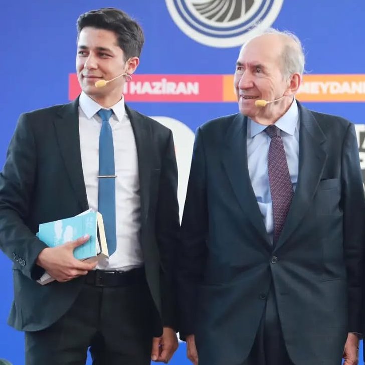 Sayın Altan Öymen, hatıralarıma ve belleğime kattıklarınız için tekraren ve sonsuz teşekkürler size. Yattığınız yer incitmesin... #AltanÖymen