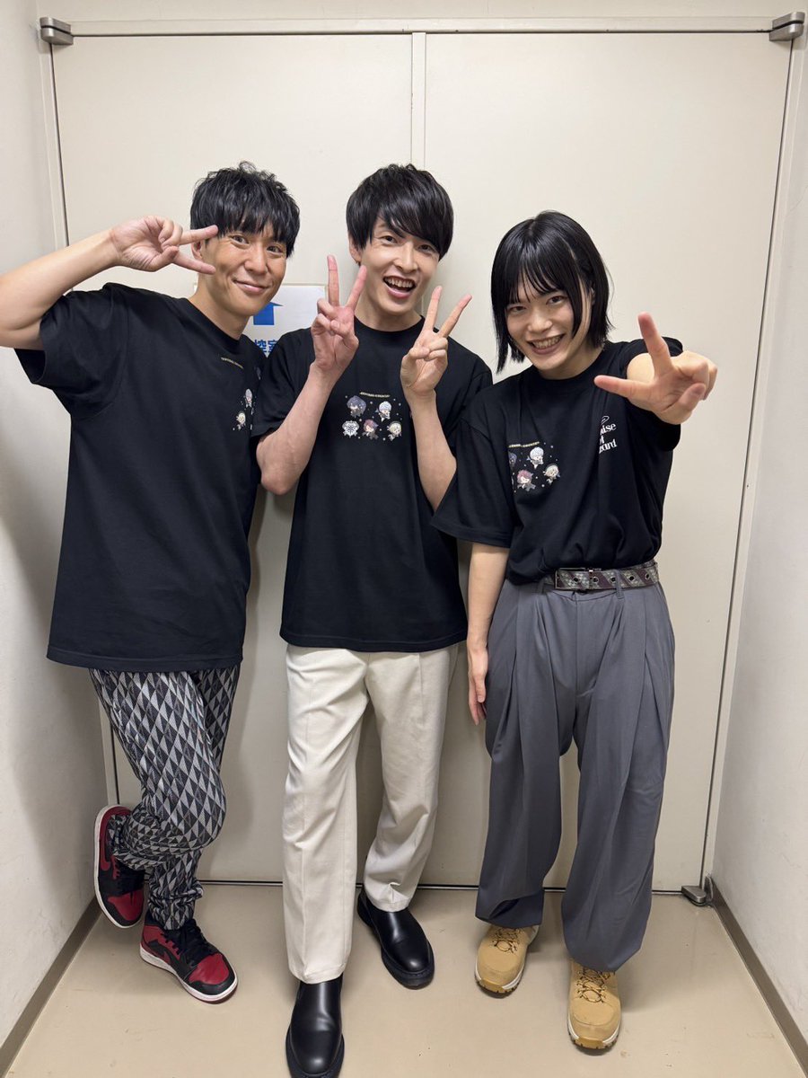 yuusuke_0523's tweet image. #アニメまほやく_イベント
中央の国!
ほらオズ、ここ空いてますよ!
今は一旦埋めますね!
森川さんも一緒に撮ってくださった!
ほんと、ずーっと楽しかったなぁ。