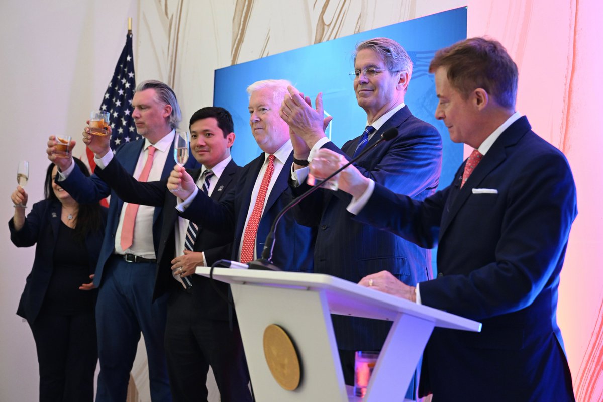 USAmbJapan's tweet image. Raising a glass to 🇺🇸 excellence at our National Day reception at the @USA_Pavilion_. @expo2025_japan is the perfect platform for sharing with the world the 🇺🇸 story and our unwavering belief in freedom and opportunity for all. @SecScottBessent @LChavezDeRemer @DeputySecState…