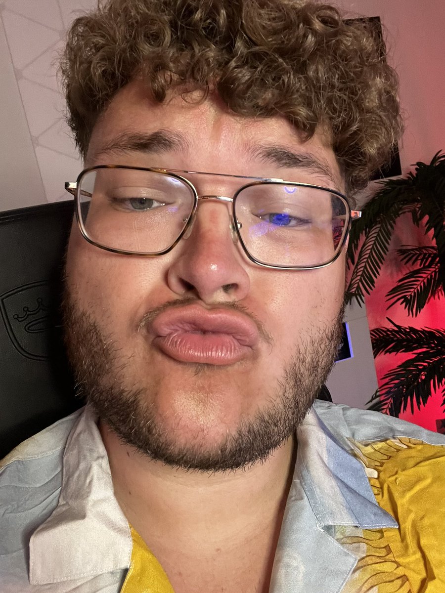 ENDLICH BACK AUSM URLAUB FREUNDE 🏝️😍

STREAM IST ONLINE, wir gehen wieder rein in die Psychose ❤️