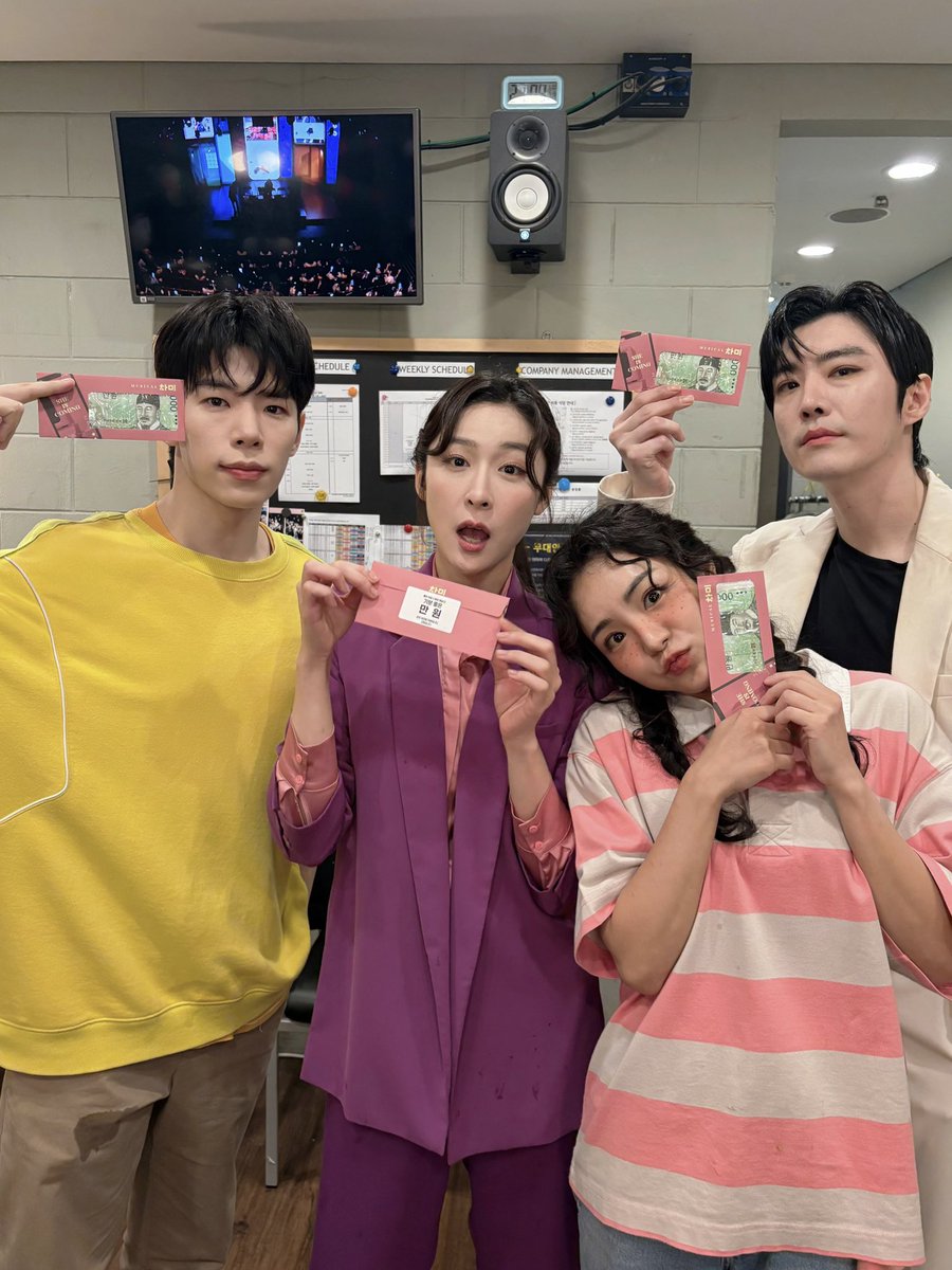 Musical_ChaMe's tweet image. [#뮤지컬 #차미]🧩

💖 7/19(토) 7시 공연 전석매진 만원사례💖

넘치는 사랑 보내주신 모든 분들께 진심으로 감사합니다! 💕

𝐌𝐔𝐒𝐈𝐂𝐀𝐋 𝐂𝐇𝐀𝐌𝐄😍📱
𝟮𝟬𝟮𝟱.𝟱.𝟮𝟵 - 𝟴.𝟮𝟰
#TOM1관
