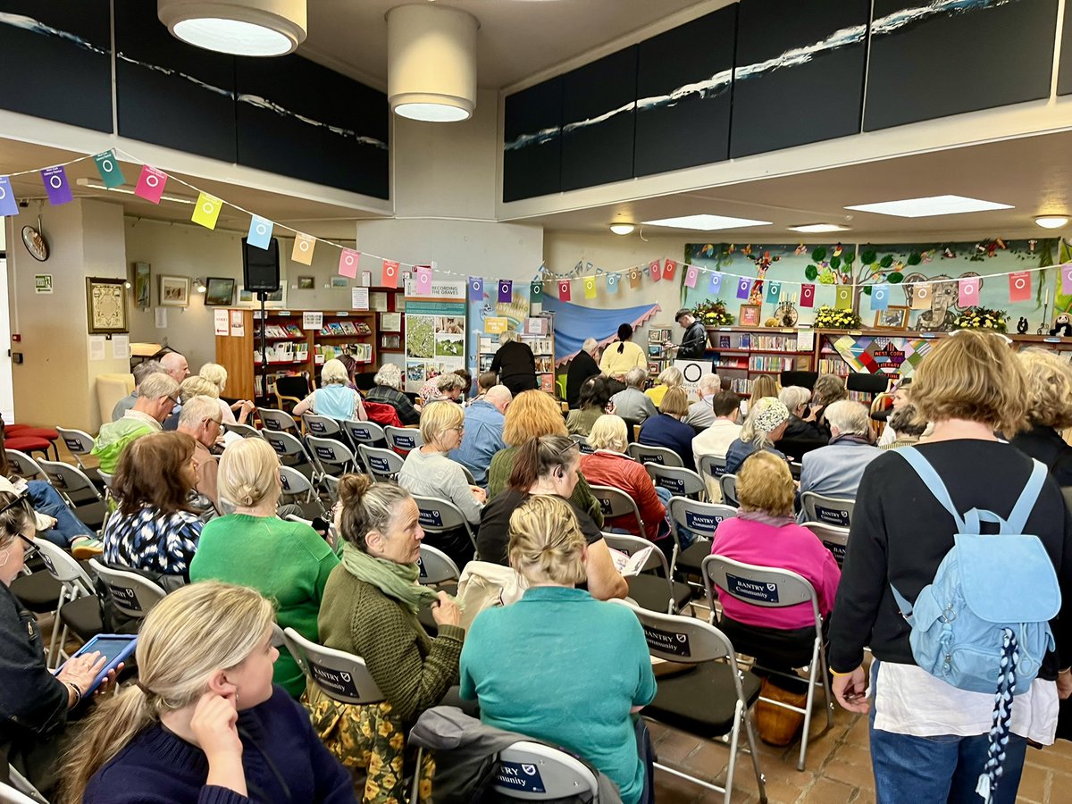 paul_mc_veigh's tweet image. I had a wonderful time in Bantry this year teaching my very talented class and my event with Ross Raisin where Bantry Library was packed to the doors! I also saw excellent events and had great fun with my festival buddy @ruthpadel - thx @wcorklitfest