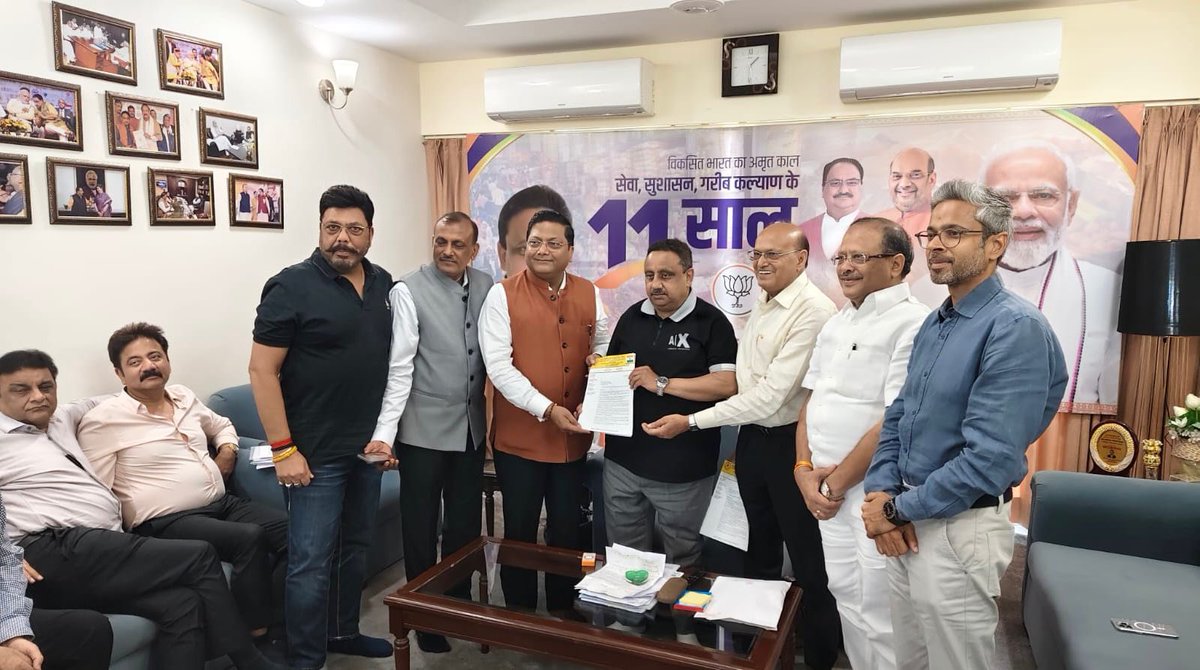 Confederation of All India Traders (CAIT) (@caitindia) on Twitter photo Secretary General of CAIT, Shri <a href="/PKhandelwal_MP/">Praveen Khandelwal</a> ji, held discussions today with representatives from key trade associations including Chemical Merchants, Banquet Industry, Paper Merchants, and Automotive Parts Merchants.
CAIT remains committed to addressing their concerns and Secretary General of CAIT, Shri <a href="/PKhandelwal_MP/">Praveen Khandelwal</a> ji, held discussions today with representatives from key trade associations including Chemical Merchants, Banquet Industry, Paper Merchants, and Automotive Parts Merchants.
CAIT remains committed to addressing their concerns and