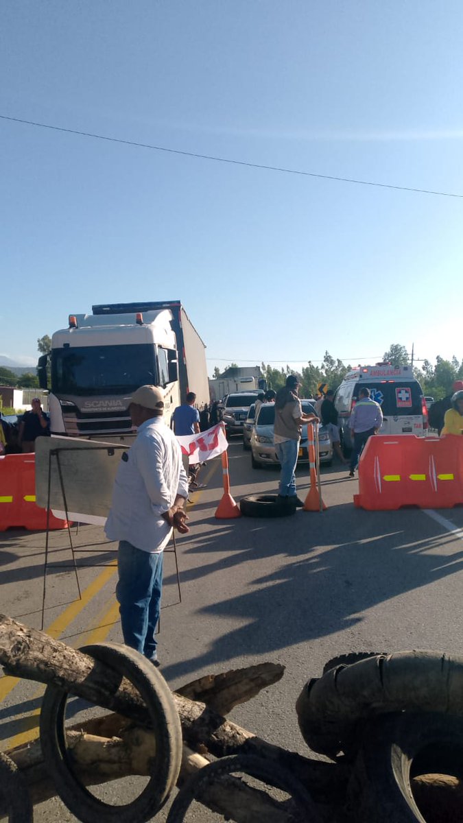 INTEGRACIONCAC's tweet photo. 🏃🏻‍➡️La marcha de las familias campesinas en Valencia de Jesús, Valledupar, refleja una lucha significativa por el acceso a la tierra y los derechos agrarios. Este tipo de movilización busca visibilizar las problemáticas que enfrentan los campesinos, https://t.co/mG4LFh6CaP