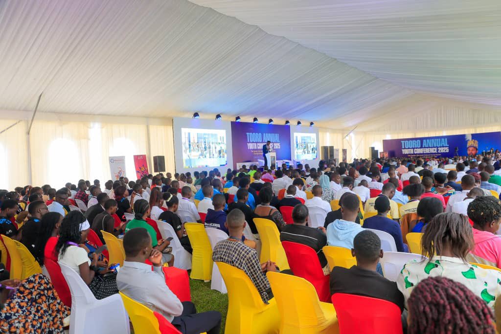 NicholasMugume1's tweet image. I appreciate all our development partners & people of goodwill that participated in this Tooro Annual youth conference Fort portal , we commit more efforts to this unifying youthful platform to eco our voices & advance youth involvement.
Omukama Ahangirize