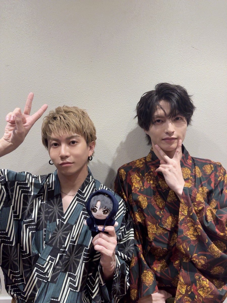 nanokyanon_1212's tweet image. 小南光司のファンミーティングin東京
ご来場頂き本当にありがとうございました。
どの部もそれぞれ違った空気感で楽しい時間を過ごせました。
ゲストの諒くん、章斗くん、祐理。
本当にありがとうございました。
また明日からも頑張れる力を糧をもらいました!
さいっこうの1日だった!!!!!