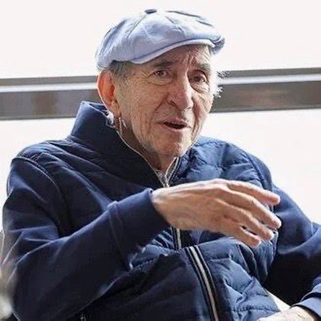 Önceki dönem CHP Genel Başkanımız, Sayın Altan Öymen’in vefatını büyük bir üzüntüyle öğrendim. Ülkemizin demokrasi mücadelesine önemli katkılarda bulunan Öymen’e Allah’tan rahmet, ailesine, sevenlerine ve Cumhuriyet Halk Partisi ailemize başsağlığı diliyorum.