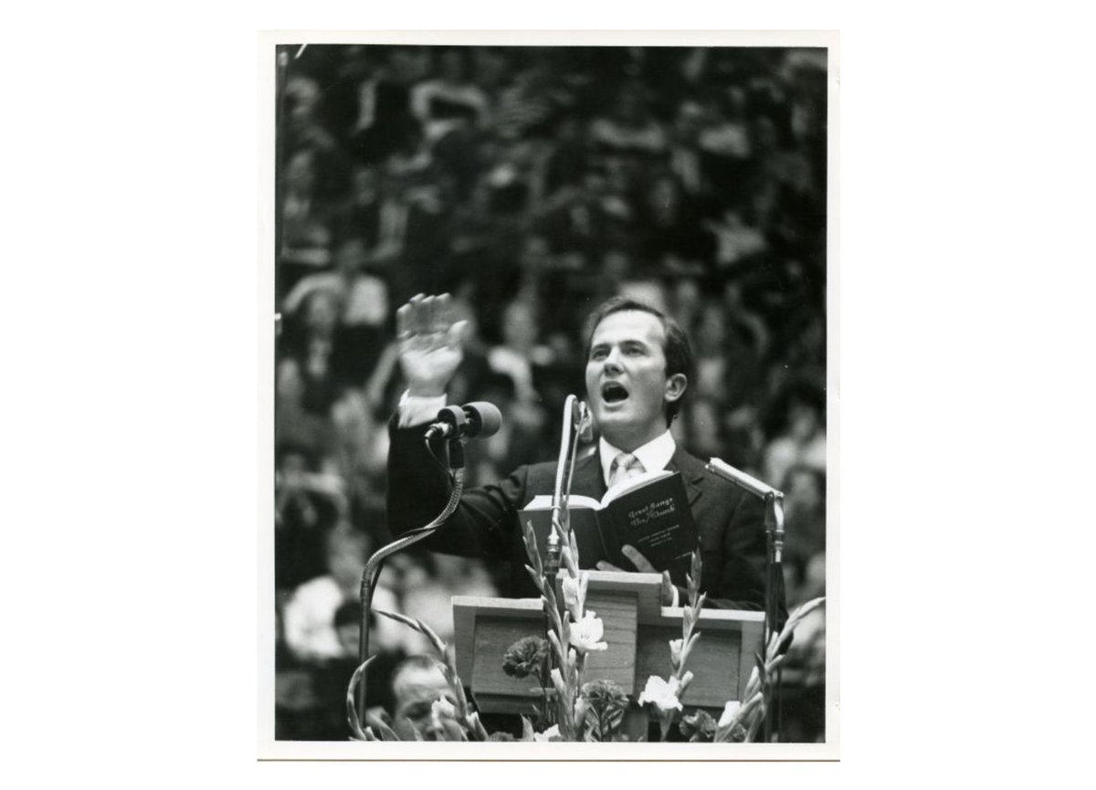 Pat_Boone's tweet image. Hello, friends! Don’t miss this week’s “Angels” themed show on "The Pat Boone Hour" on SiriusXM '50s Gold! I'm recording NEW shows all the time, playing your favorite songs, and sharing stories from my 72 years in show business. You can listen at siriusxm.com/channels/50s-g… and…