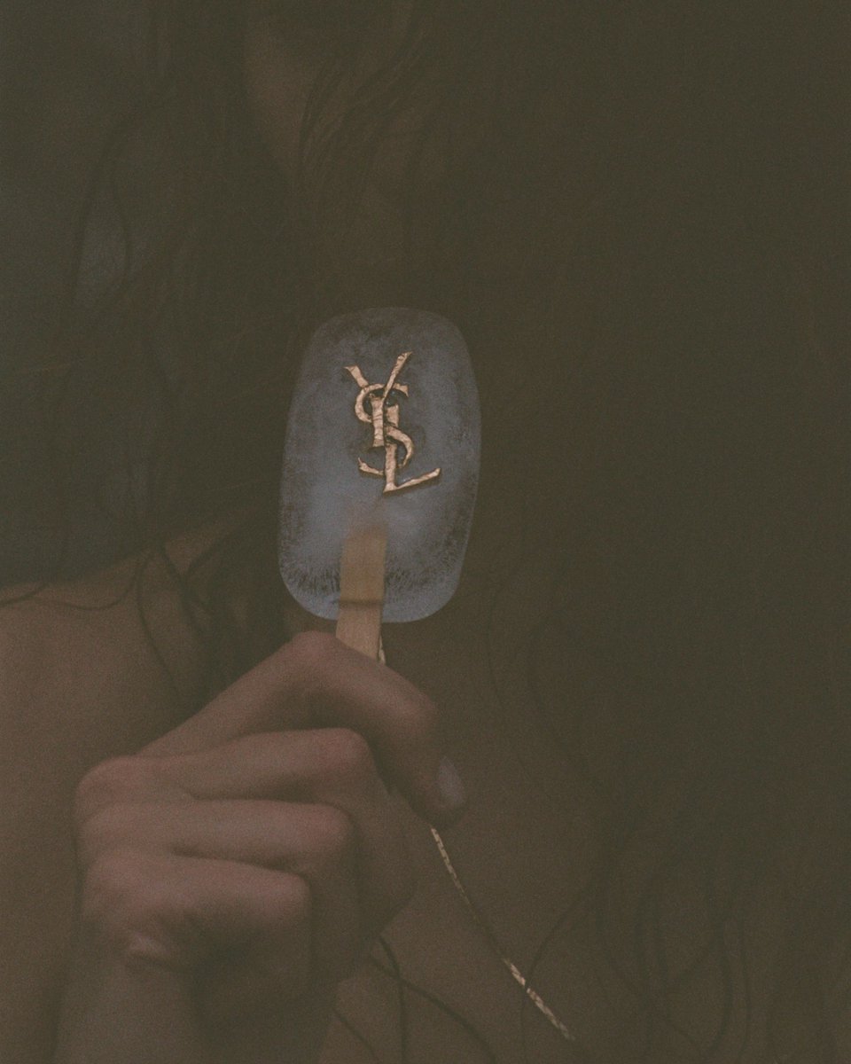 YSL's tweet image. Golden Hour
by Anthony Vaccarello
Photographed by Purienne
Frankie Rayder
Discover more bit.ly/4nEdeBr
#YSL #YvesSaintLaurent #SaintLaurent