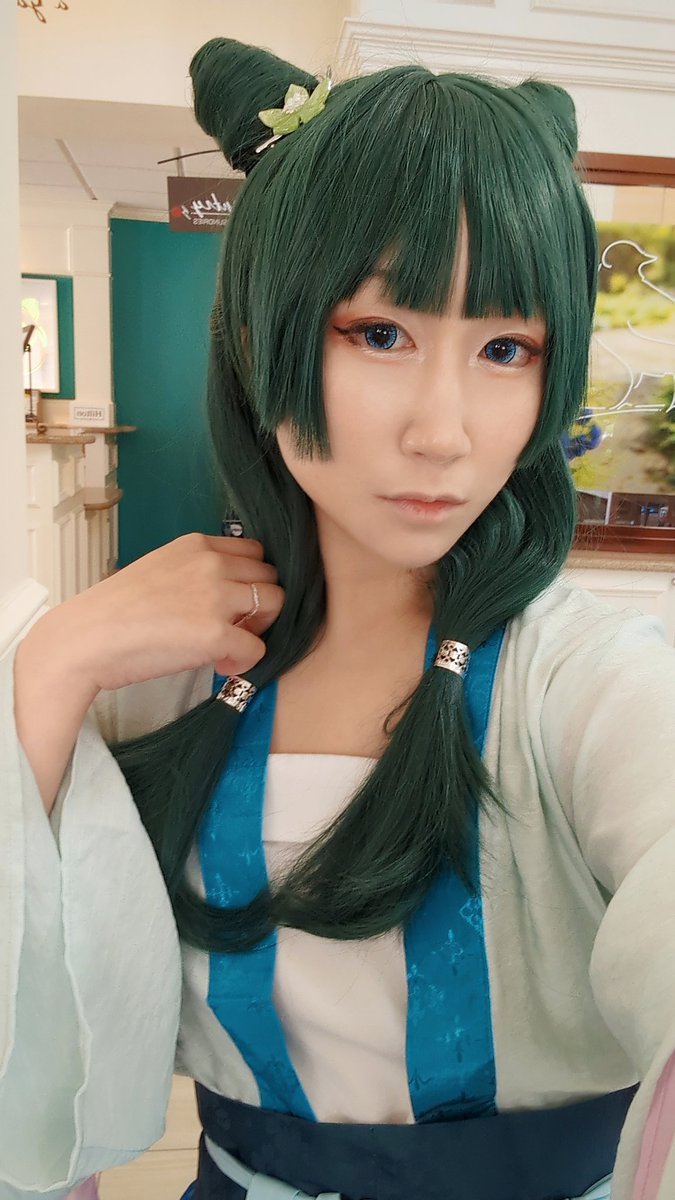 Emi Lo 🔜 Sakura-con (@kitsunesqueak) on Twitter photo It's frog day!! 🐸 It's frog day!! 🐸