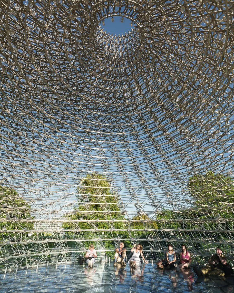 🧵1/2
 The Hive, designed by Wolfgang Buttress, served as the UK Pavilion centerpiece at Expo 2015 in Milan. Positioned on a linear plot, the project was spatially choreographed as a sequence of experiential segments leading to the pavilion’s focal point: a multi-sensory,