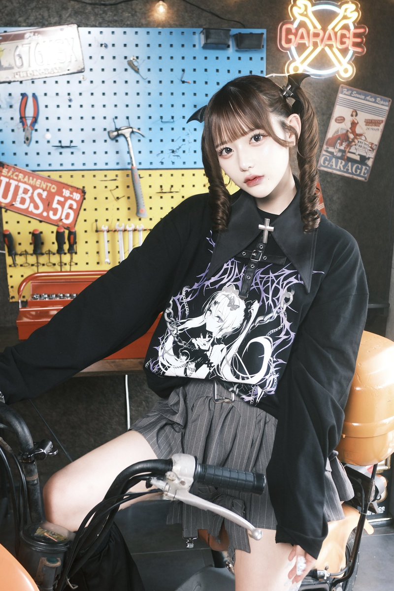 prettychuuのちなりこが着こなす、 テオドール×rurudoコラボの パンク