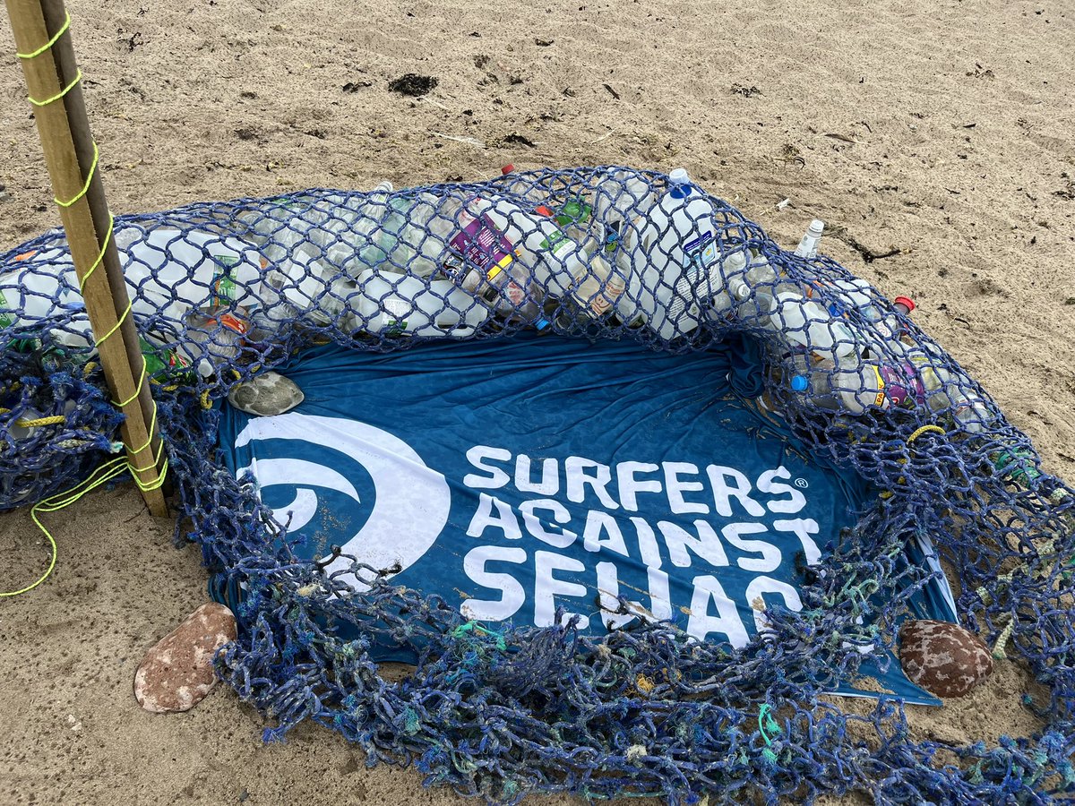 pawsonplastic's tweet image. Well done &amp;amp; thank you to our 14 fab volunteers who removed 6.025 kgs of waste from #Stonehaven Beach this morning.

Thanks also to our local @sascampaigns rep Robin Coleman for organising the #PeoplevsPlastic Protest &amp;amp; all who left messages in the sand.
#PlasticFreeCommunities
