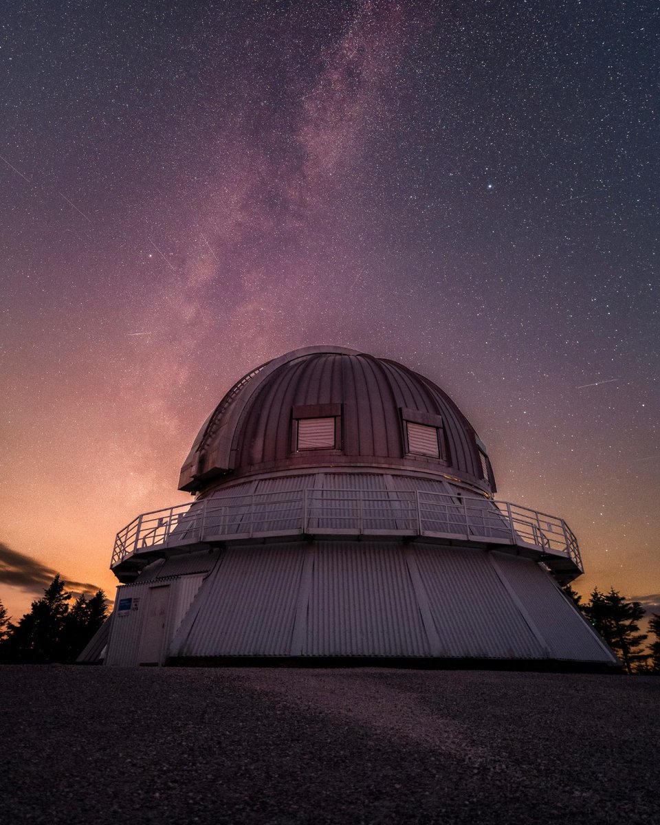 asc_csa's tweet image. Quoi de mieux qu’une journée en nature? Une nuit sous les étoiles. 🌠
Découvrez 13 lieux parfaits pour observer les Perséides au Canada! Et vous, d’où -les observerez-vous?
asc-csa.gc.ca/fra/blogue/201…
📸 Ben Coull-Neveu, Observatoire du Mont-Mégantic, QC.