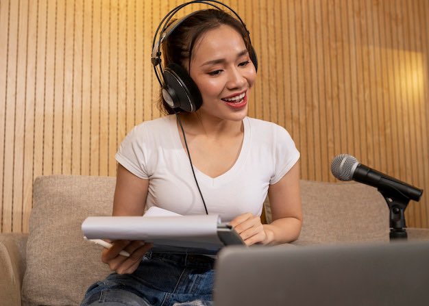 CooperLawrence's tweet image. As a radio host you have no idea how hard it is to get the microphone to come to your mouth rather than you moving towards it. It’s a challenge we face every morning #BadStockPhotosOfMyJob