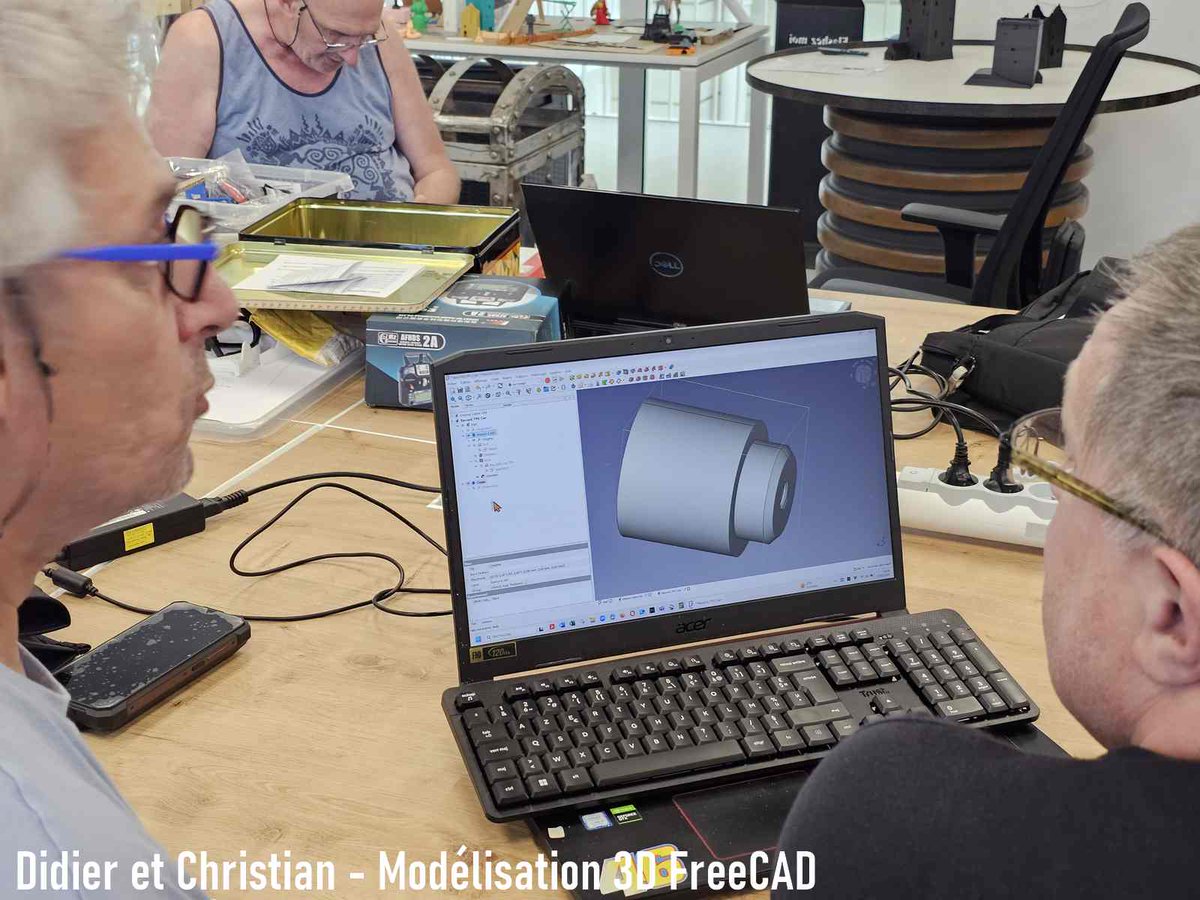 framboise314's tweet image. [1/3] 🛠️ Permanence #FabLabUtoPi @villeducreusot  
17 juillet
• Formation FreeCAD
• Présentation de projets : Coffre du Pirate &amp;amp; découpeuse Makita
• Montage d’une Bambu Lab A1 perso
#fablab #DIY #maker #freecad