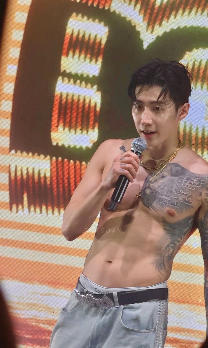 TuesdayTues's tweet photo. Helppppp helppppppp~~~ ❤️‍🔥 #serenadesandbodyrolls_in_Singapore https://t.co/ZDfThpIco0