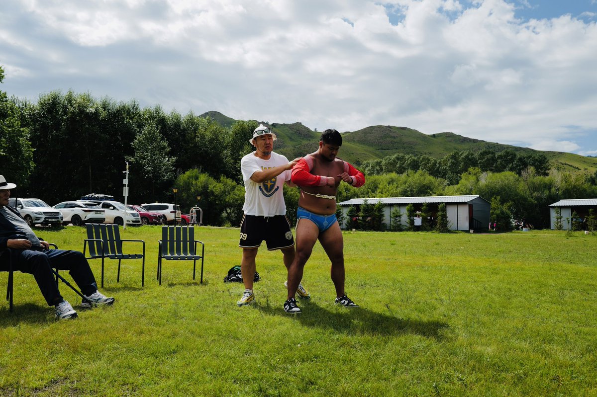 伝説の横綱・朝青龍さんのもとで モンゴル相撲の稽古に励んでいます