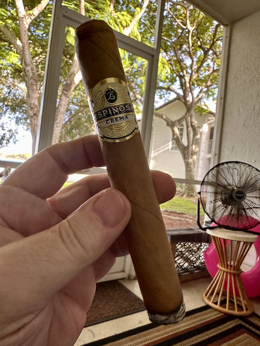 Stogie Chas is smoking Espinosa Crema. Rated with thumbs up! dojoverse.com/news-feed/p/69…