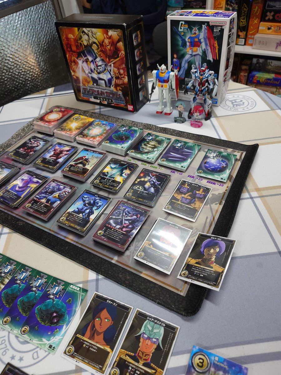 CoreDrill009's tweet photo. 亞猫文化堂@anyanbunkadou 
今晩は、こちらのボードゲームcafeで、デックビルドガンダムというカードゲームで遊んでまーす✨
ちなみに、私が作成したガンプラも一緒に遊びに来てます🌃
#ポテサラガンプラ部
#ガンプラ好きな人たちと繋がりたい
#ボードゲーム https://t.co/Iu0KG7cgBN