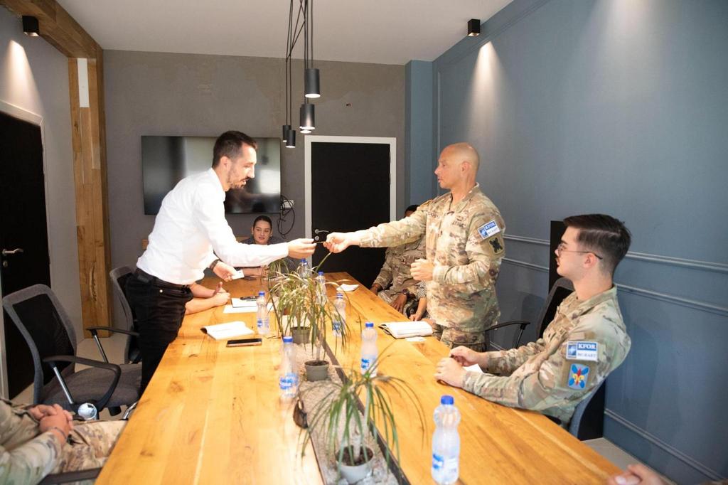 NATO_KFOR's tweet image. The deputy commander of #KFOR’s Regional Command-East, Lt. Col. Nicholas Acosta, accompanied by members of Liaison Monitoring Team Kilo 18, recently conducted a Key Leader Engagement with the Mayor of Kamenicë/Kamenica, Mr. Kadri Rahimaj.

#UNITASOMNIAVINCIT 
#StrongerTogether