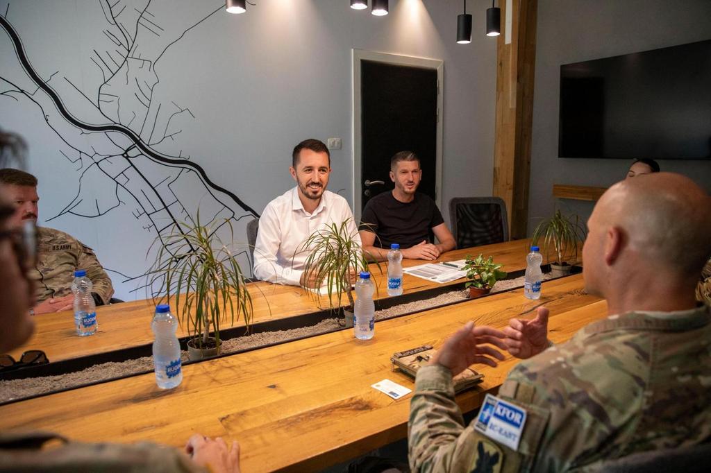 NATO_KFOR's tweet image. The deputy commander of #KFOR’s Regional Command-East, Lt. Col. Nicholas Acosta, accompanied by members of Liaison Monitoring Team Kilo 18, recently conducted a Key Leader Engagement with the Mayor of Kamenicë/Kamenica, Mr. Kadri Rahimaj.

#UNITASOMNIAVINCIT 
#StrongerTogether