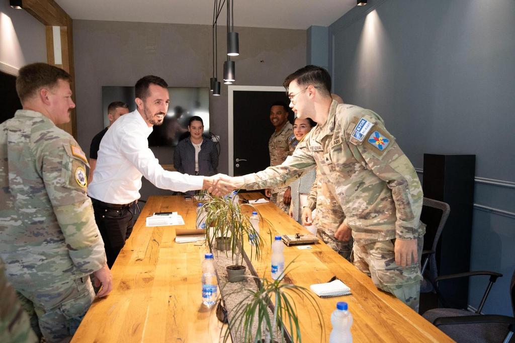 NATO_KFOR's tweet image. The deputy commander of #KFOR’s Regional Command-East, Lt. Col. Nicholas Acosta, accompanied by members of Liaison Monitoring Team Kilo 18, recently conducted a Key Leader Engagement with the Mayor of Kamenicë/Kamenica, Mr. Kadri Rahimaj.

#UNITASOMNIAVINCIT 
#StrongerTogether