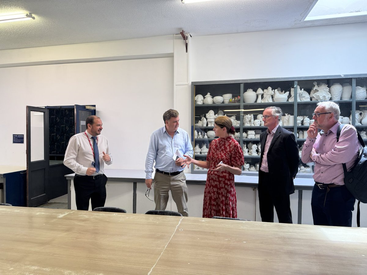 Since the Budget 84,000 hospitality jobs have been lost.

By hiking National Insurance Rachel Reeves is pummelling the hospitality sector.

Great to join <a href="/UKHospKate/">Kate Nicholls OBE</a>, Wetherspoons, <a href="/punchpubs/">Punch</a> and <a href="/Frobishers/">Frobishers</a> at the <a href="/manorashbury/">Manor and Ashbury Resorts</a>. #TaxedOut