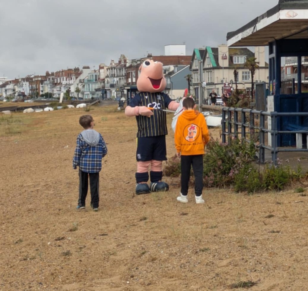 shrimp_sammy's tweet image. Today i spent the morning litter picking on our beaches ⛱️ I had a great time and greatful to all our community for inviting me along 💙 🍤