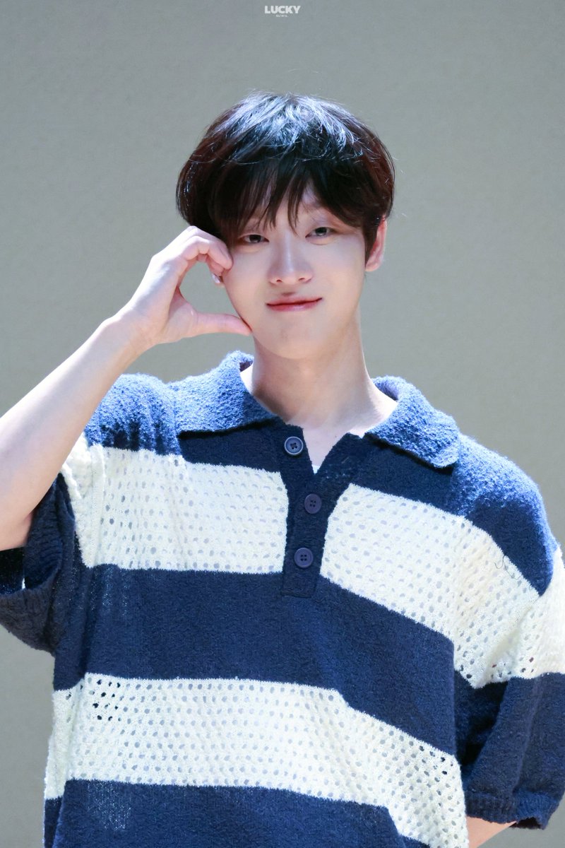L1II1L_'s tweet photo. 💙 250719 프롬 팬싸인회

🫶🫶

#이태빈 #LEETAEVIN https://t.co/EEAgea4UOu