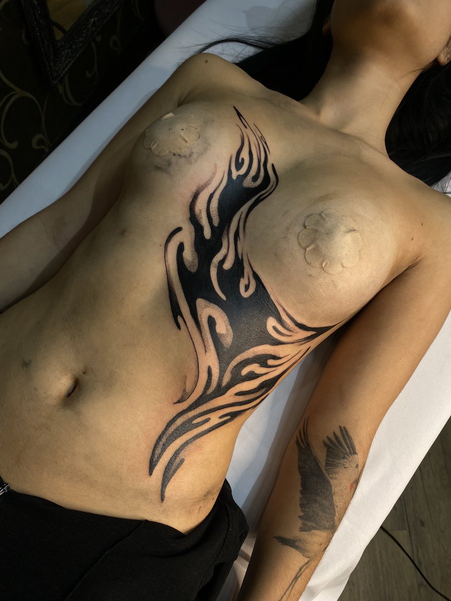 DarkFlow - cobertura que rolou ontem, 4h de tattoo 🔥🖤