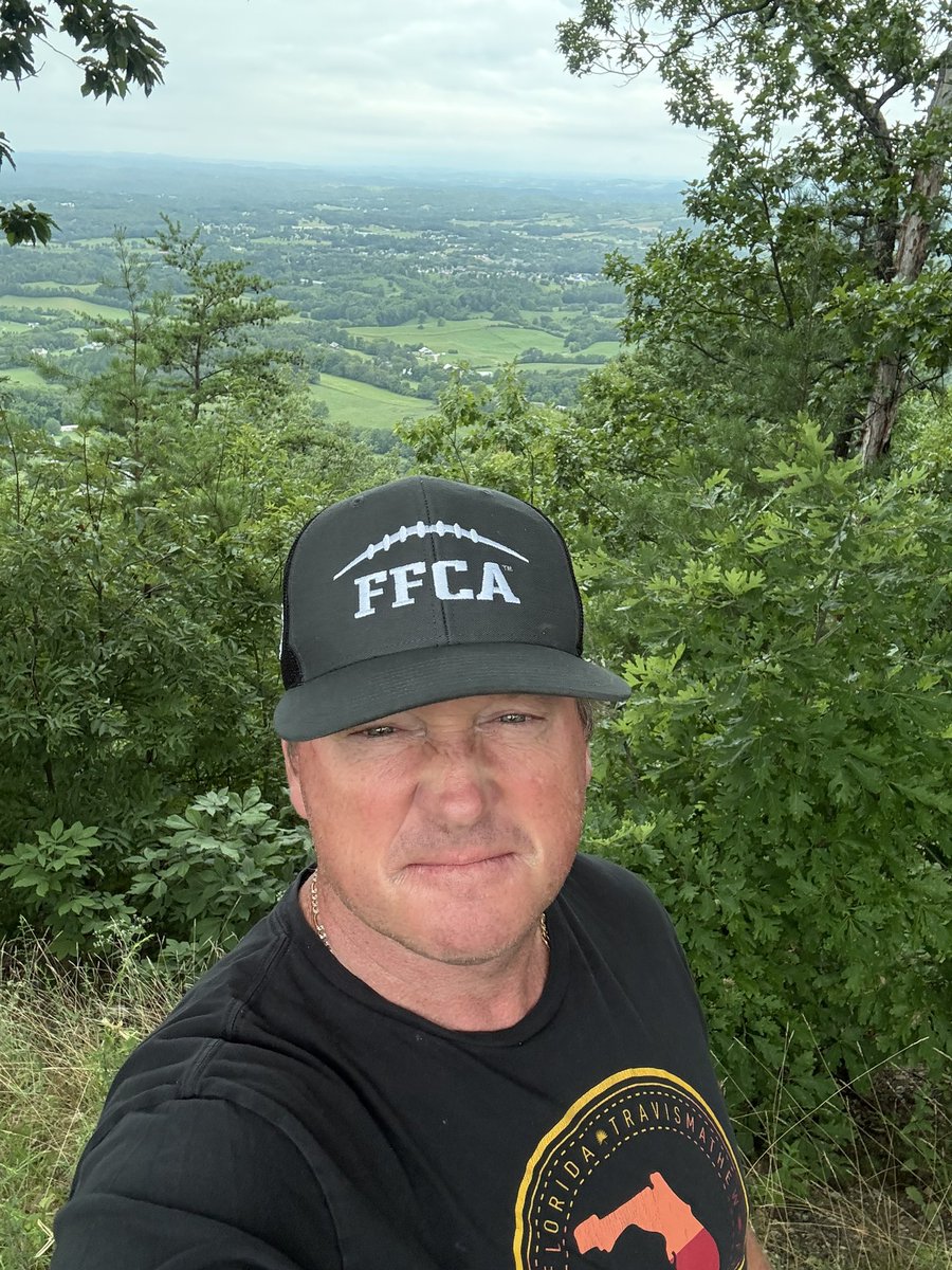BarstoolGruden's tweet image. Have a great weekend from Shell Mountain and the Smoky Mountains!