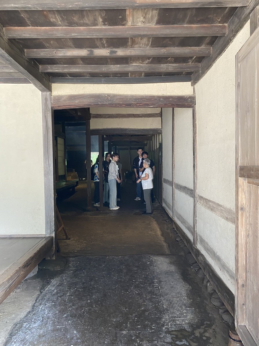 kurata_takashi's tweet image. この間の他の授業も。

朝、近づくにつれ聞こえてきた、今夏はじめての蝉の鳴き声。だったせいか、あくまで授業の一環なのに、なんだか夏休み感があるというか、旅先の光景を見てるような、今期さいごの日本民家園・現地実習でした。

#明治大学理工学部総合文化ゼミナール