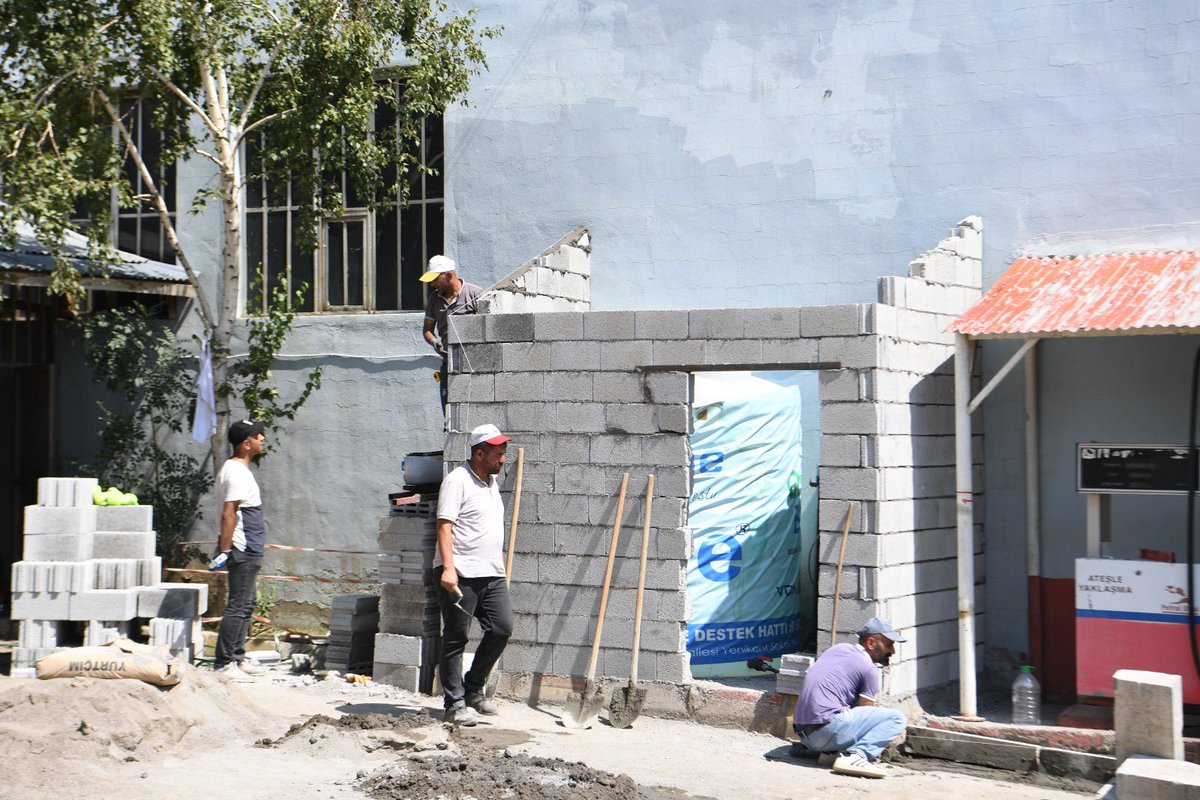 mus_bld's tweet image. 🔧 Oto Amirliği Yenileniyor!
Muş Belediyesi Oto Amirliği bünyesinde kullanılamaz hale gelen alanlar yeniden yapılarak hizmet kalitemiz artırılıyor. Daha verimli ve modern bir çalışma ortamı için çalışmalarımız hız kesmeden devam ediyor.