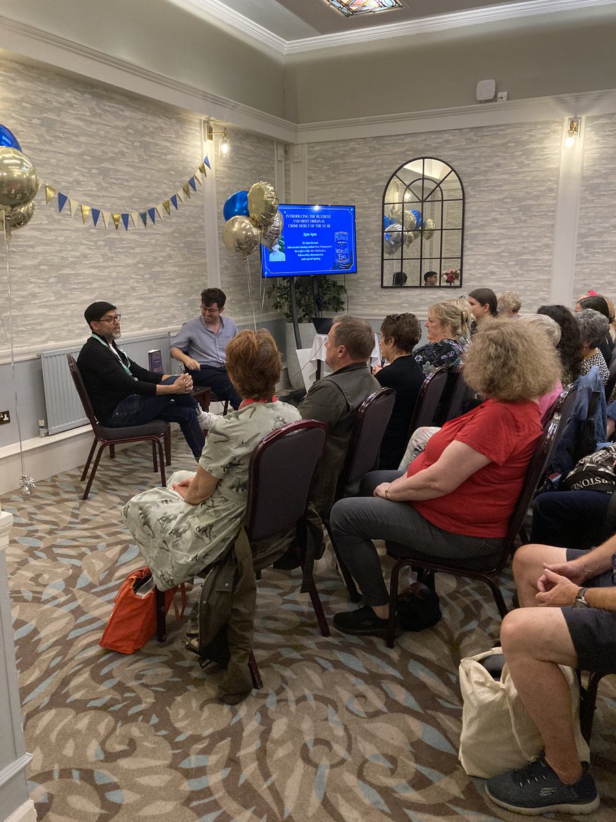VikingBooksUK's tweet image. A full house gathered for the #TheMurderAtWorldsEnd event with @mossmontmomery at #TheakstonsCrime