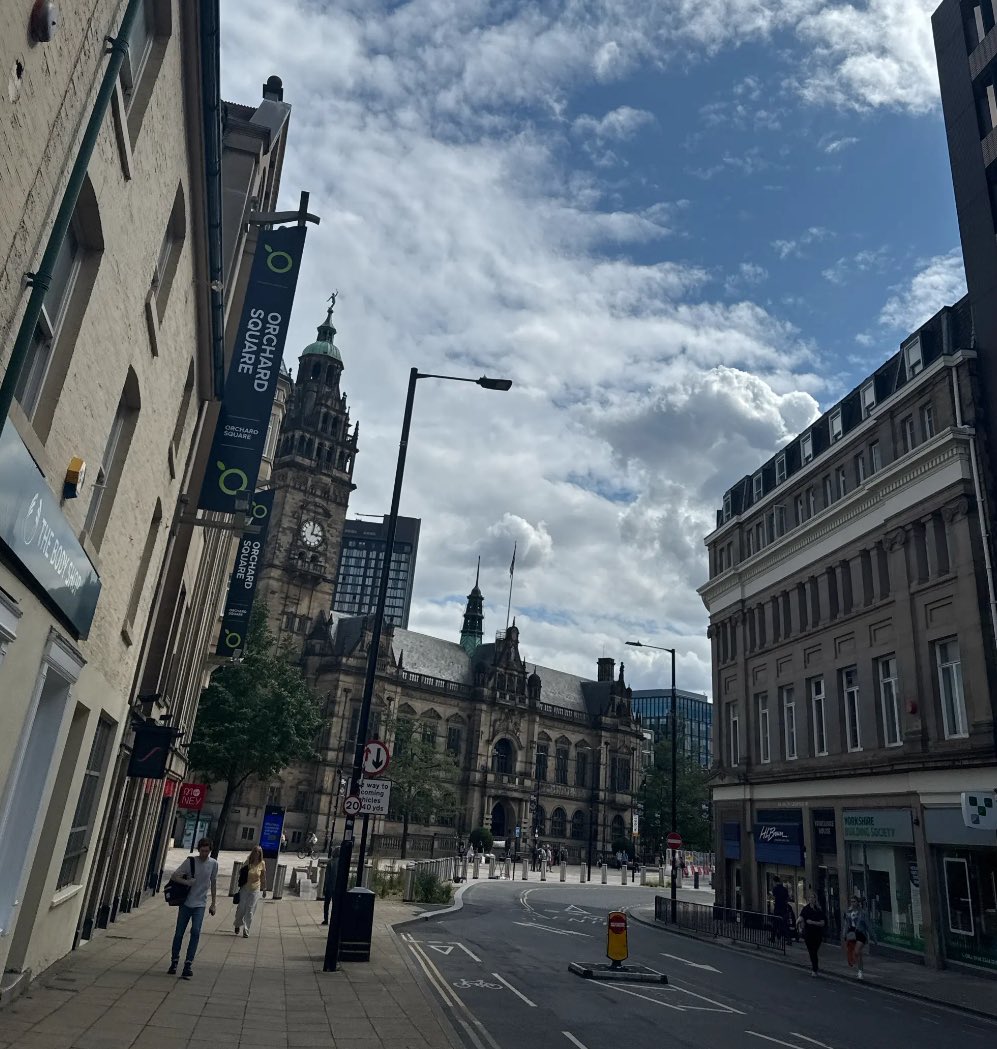 MattJSmith's tweet image. I’m absolutely fed up with the constant handouts for those here illegally, whilst so many desperate men and women sleep rough on our streets.
Every visit to the city centre I am confronted by at least 7 or 8 homeless, whilst 266 ‘asylum seekers’ live it up in hotels up the road.…