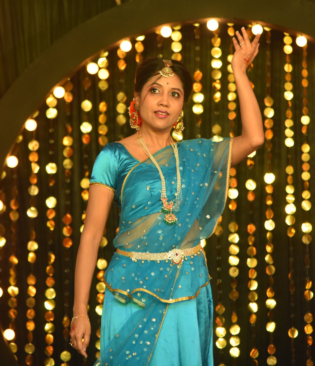 WightProms's tweet image. Join us this Wednesday 23rd July for Indian music & dance!
12:30 Northwood House (lunch at 13:15)
19:30 The Garlic Farm (tapas from 18:00)
Book here: wightproms.co.uk/wednesdays
An introduction to Indian classical dance, accompanied by tabla, veena, flute, double bass & percussion
