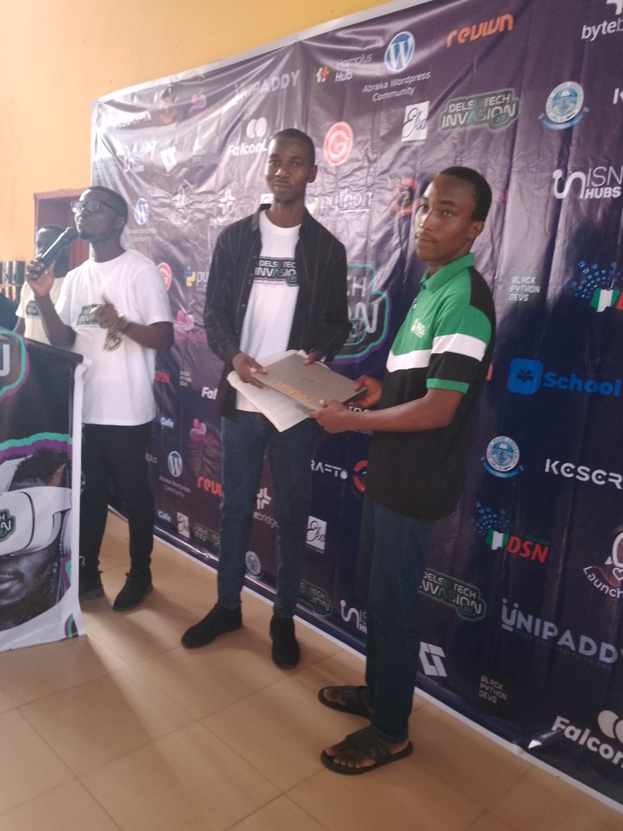 The3rdLOTEA's tweet image. I didn&apos;t make this post when I should&apos;ve.

Been thinking then I remembered how I&apos;ve been blessed all my life. 

I left the house one morning for a tech event at my school.

Came before it even started (Punctual me 😄)
 
One thing lead to another, and I won a laptop.